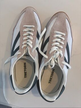 Tretorn Suede-Trim Low Top Sneakers in White, green & Beige